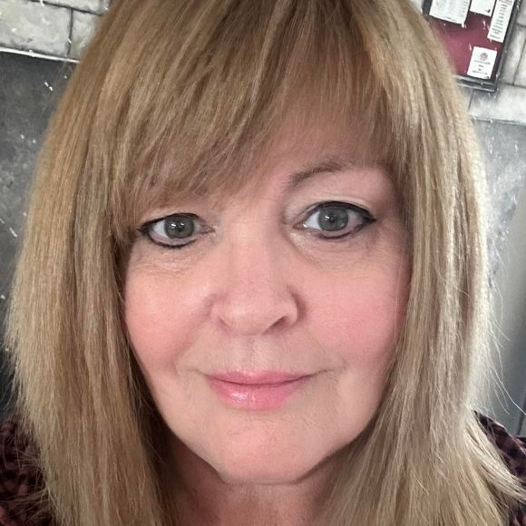 Meet your Posher, Louise - Picture 1 of 1